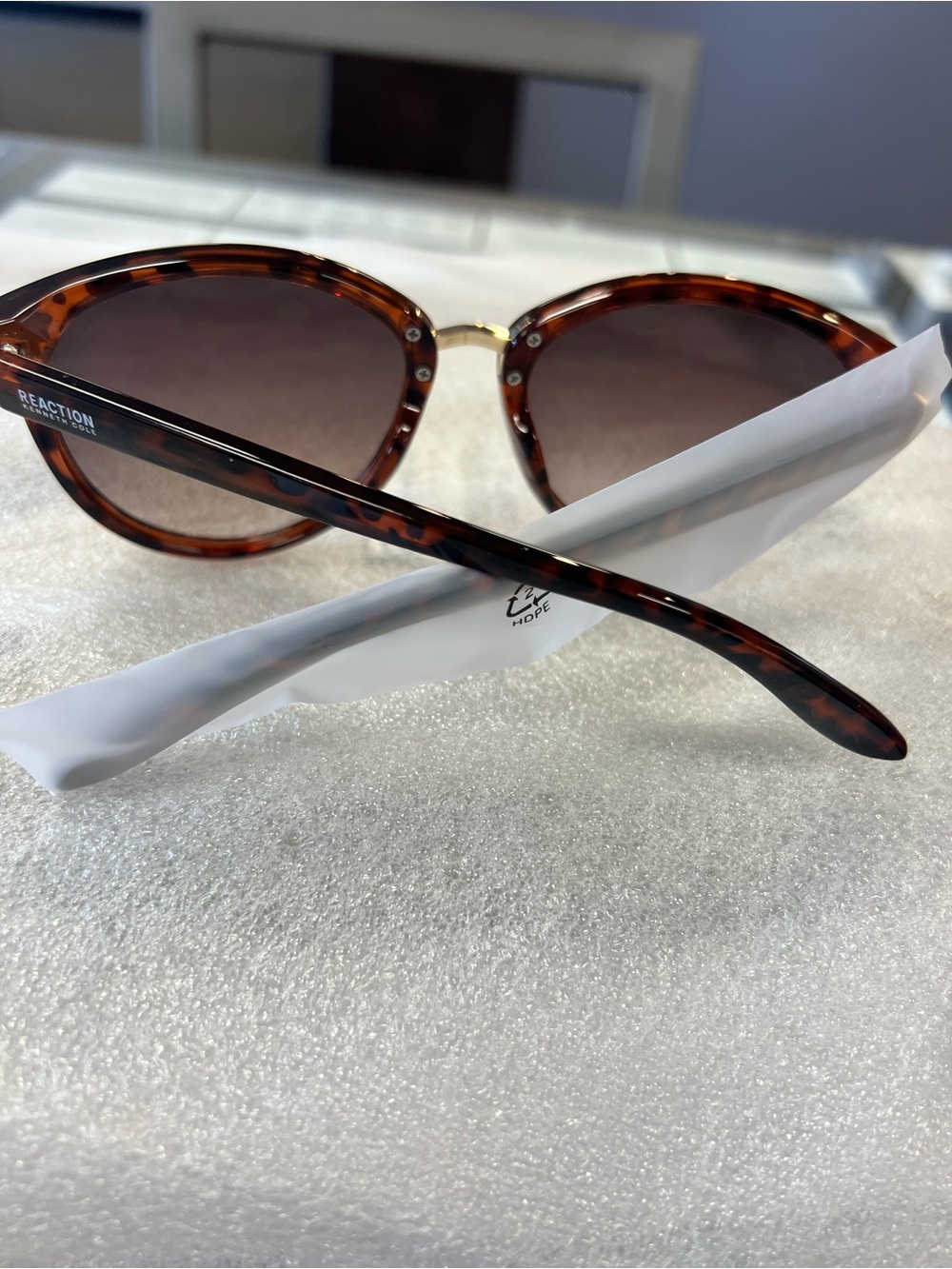 Kenneth Cole KC1304 Tortoiseshell Cat-Eye Women's Sunglasses - Brown Lenses - Picture 4 of 5